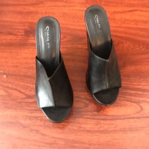 CharlesDavid black wedges